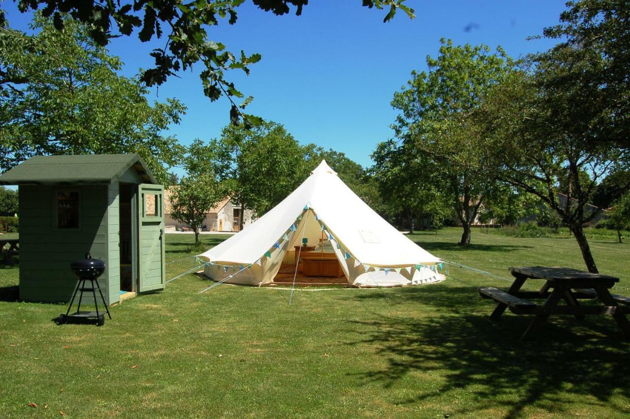 Camping La Foret De Tesse Eksteriør bilde