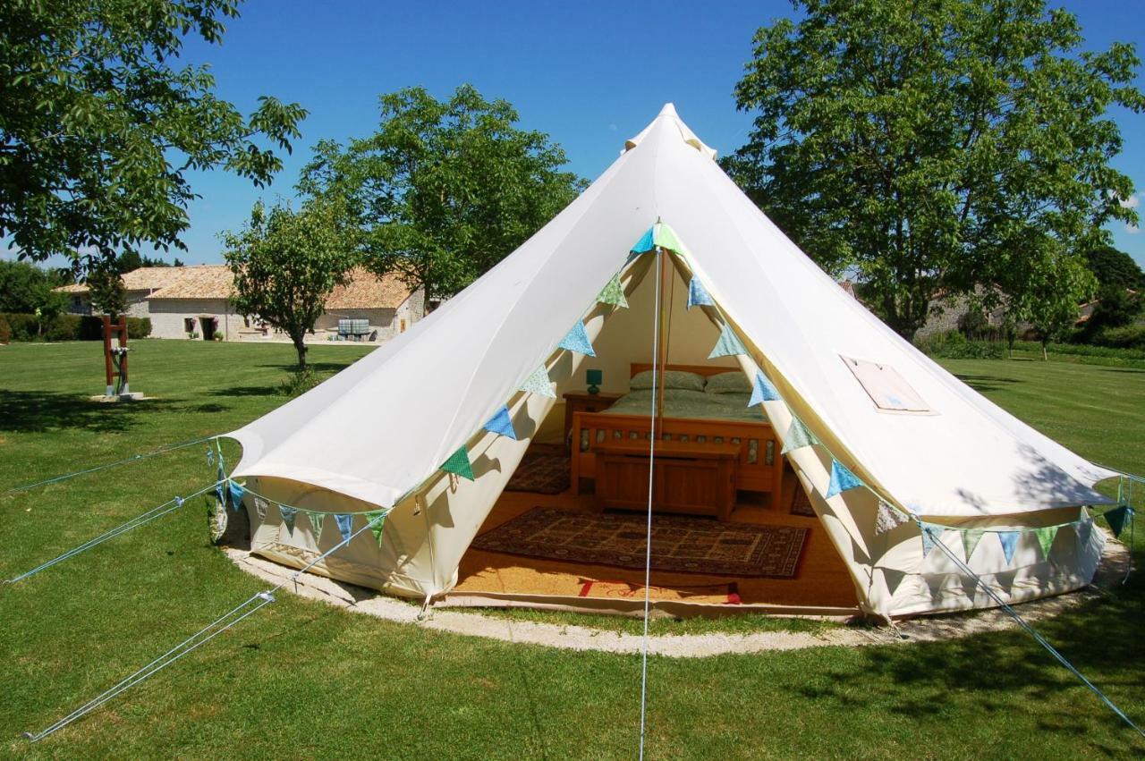 Camping La Foret De Tesse Eksteriør bilde