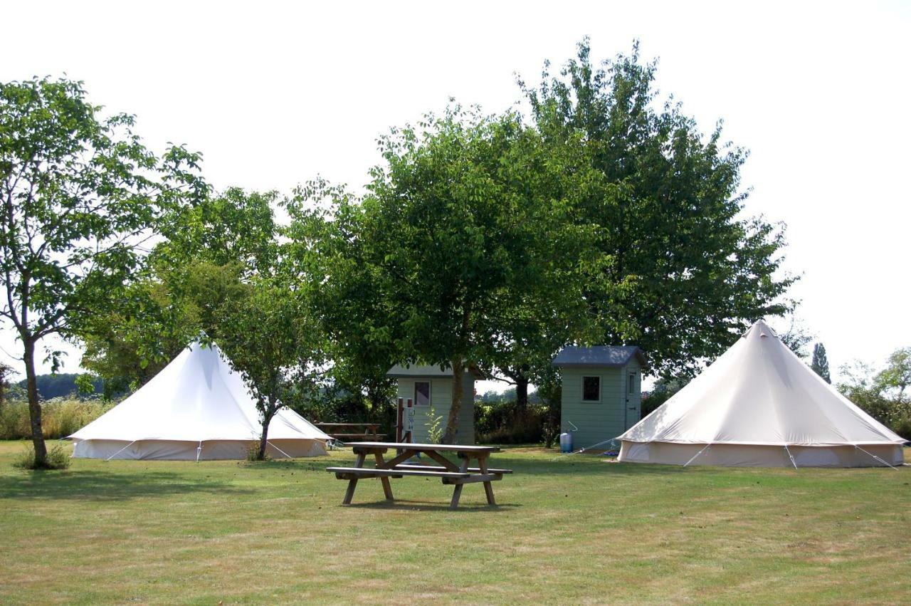 Camping La Foret De Tesse Eksteriør bilde